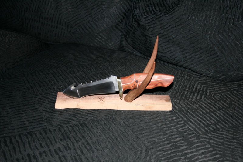 Extreme Hunter display knife