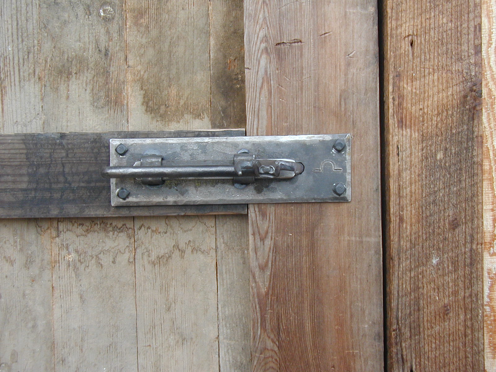 double sided locking bolt latch  outside view