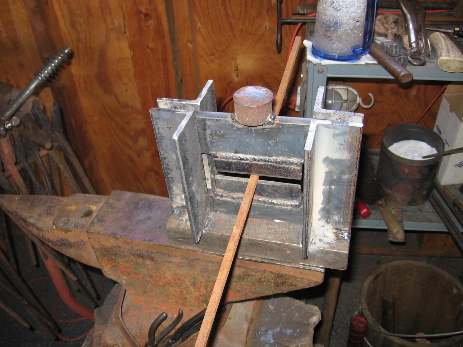 Guillotine with hot cut dies
