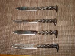 spike knives x 4