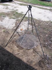 Tripod with grate