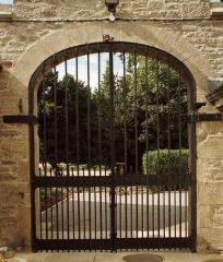large double gate