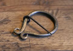More information about "Pennannular Brooch"