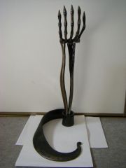 More information about "Skeletal fore arm ash tray stand"