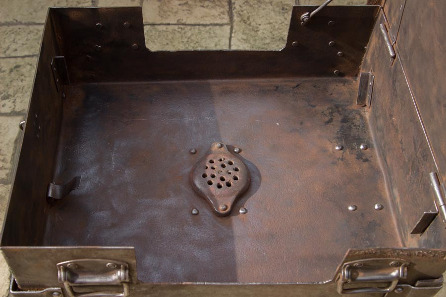 Forge bottom with grate