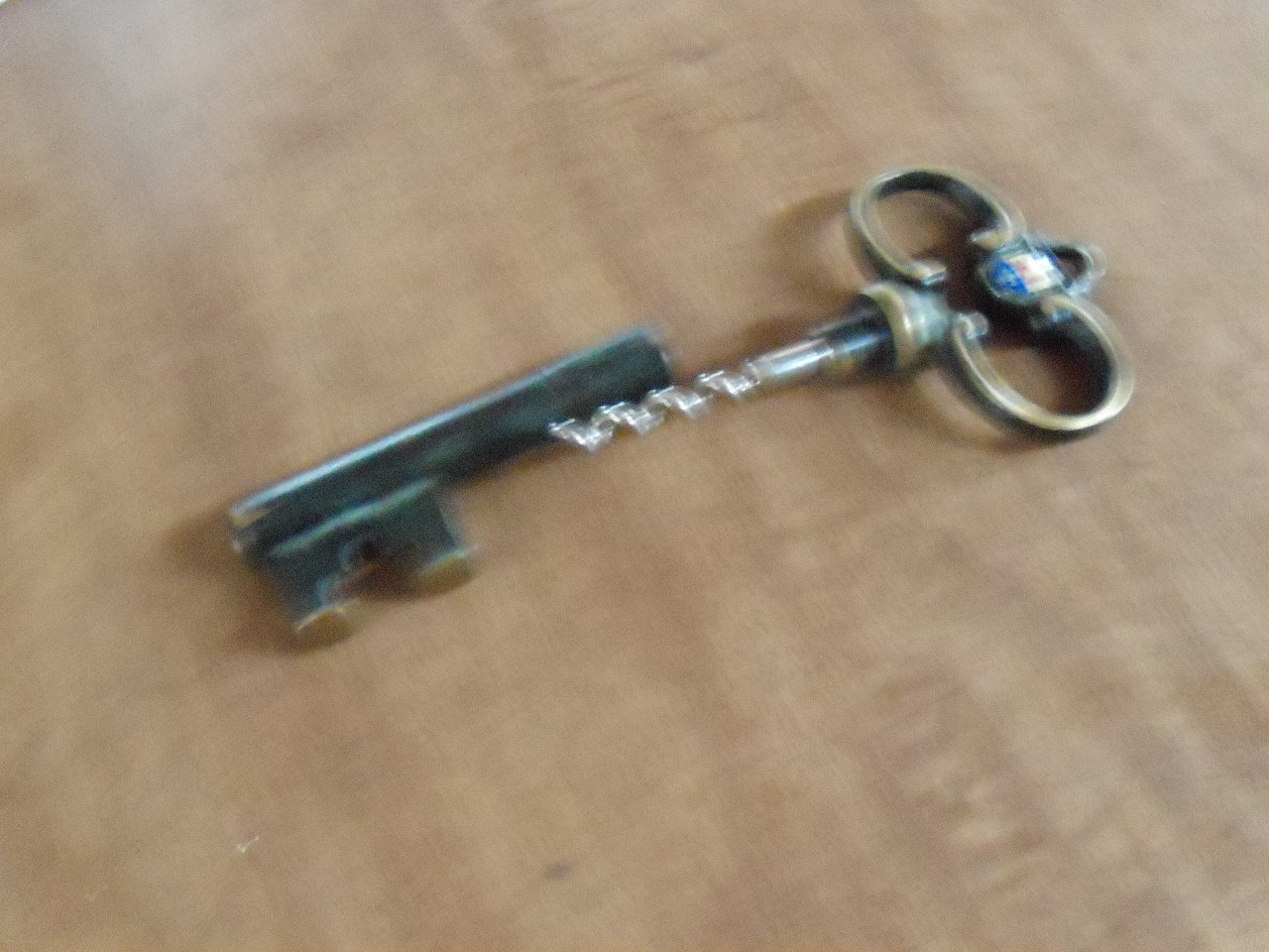 219 Faux key/corkscrew