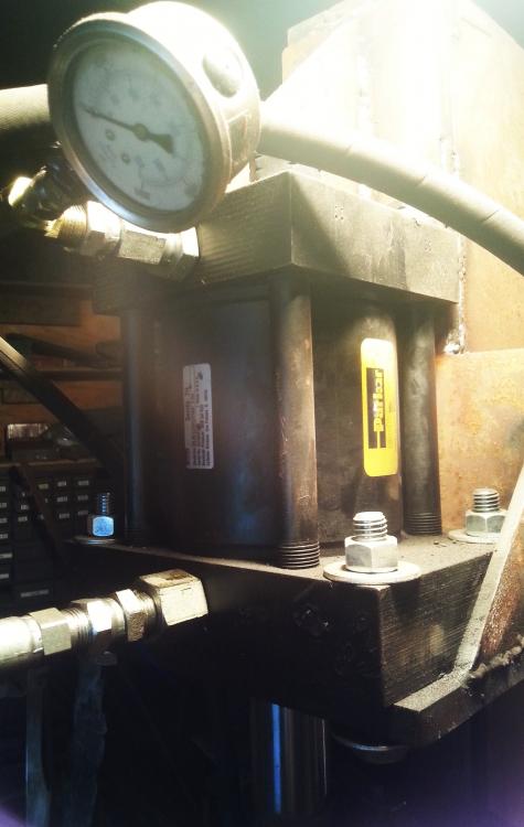 cylinder.thumb.jpg.e2eff851988c42c03e7a5