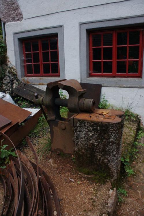 monster German style vise.jpg