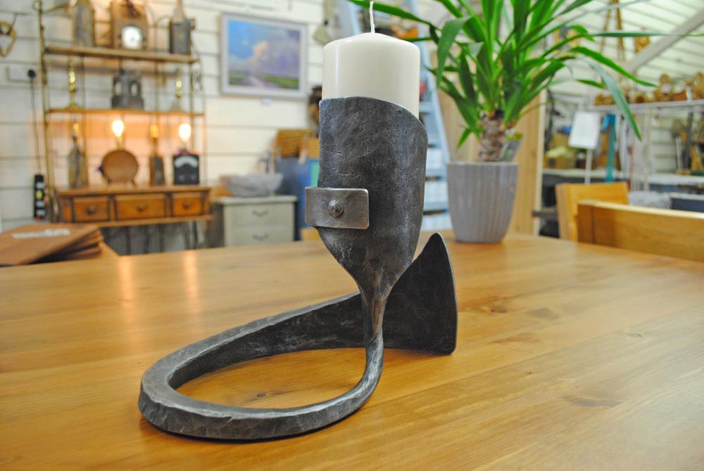 Cobra-Candle-holder-002a.jpg