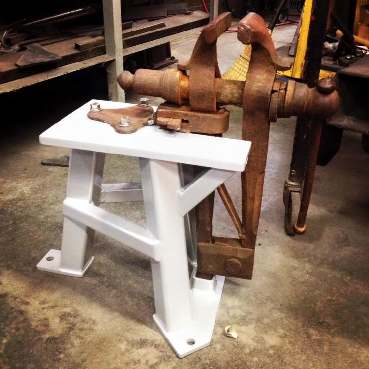 BB style striking vise stand.jpg