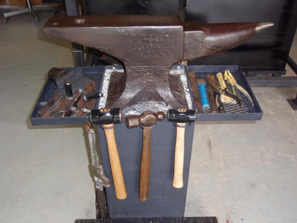 Anvil with tray's.JPG