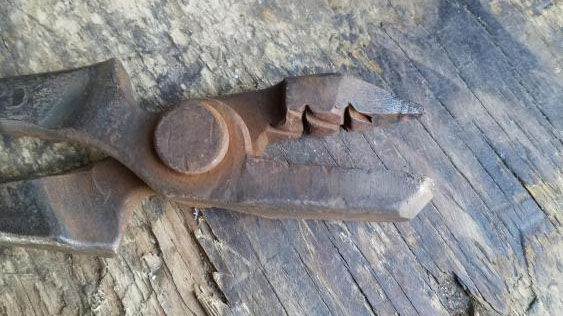 tongs 02.jpg