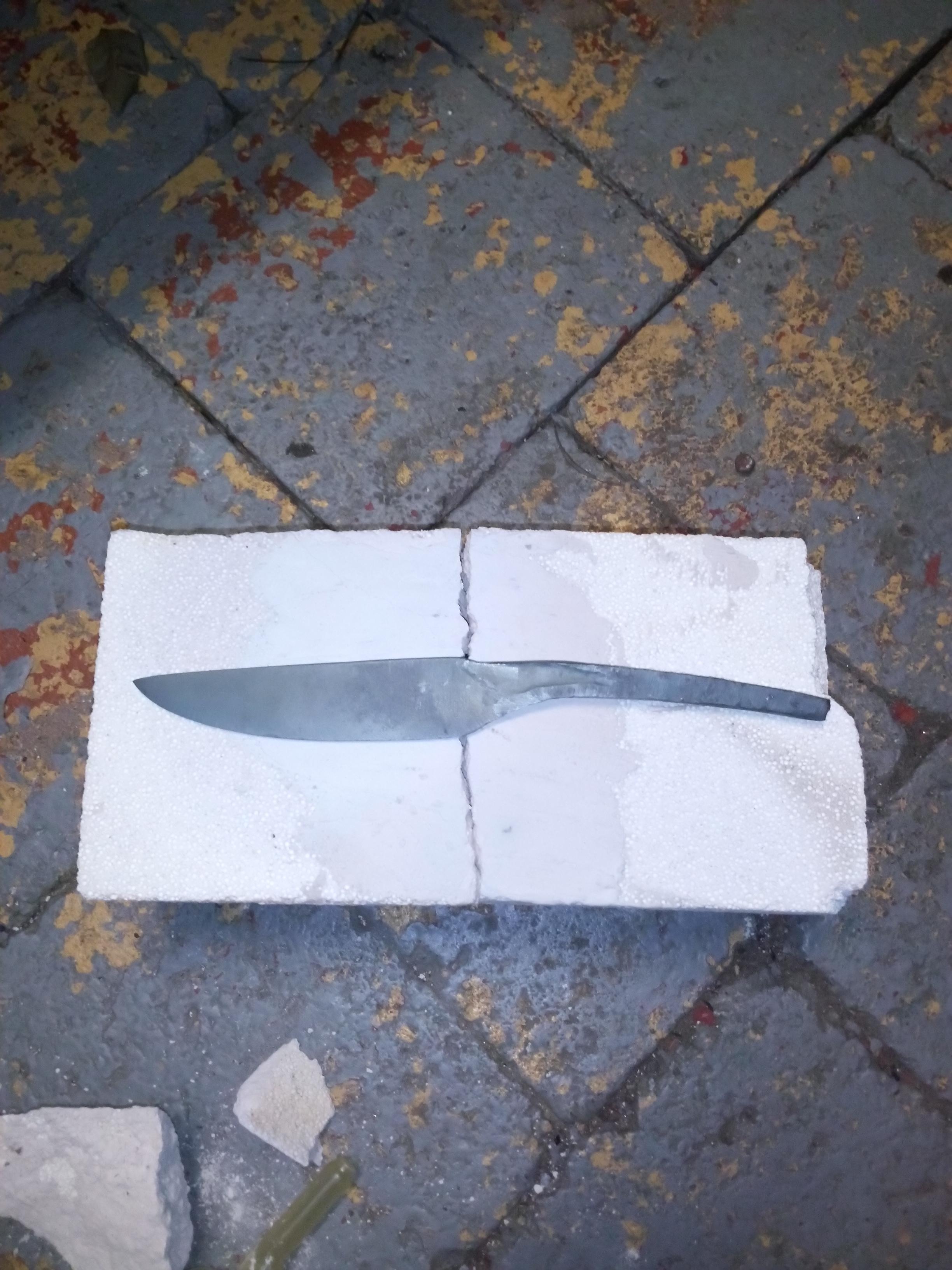 This is an Old Mora blade I want to make a handle but I don't want a  massive project on my hands something easy am advice? : r/Blacksmith