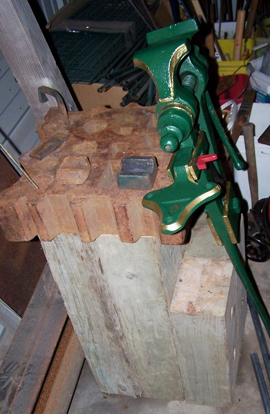 1624504678_Swageblockandlegvise.jpg.766e34bb89a98ab3aa7b766d8a1a40e9.jpg