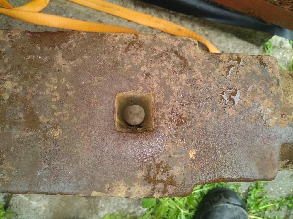 Soho Anvil Hardie hole.jpg