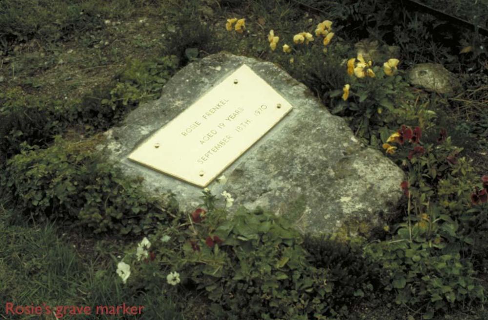 1066173102_038Rosiegravemarker.thumb.jpg.2b2f65d92bb0ad0afd9d9c6952e097fe.jpg