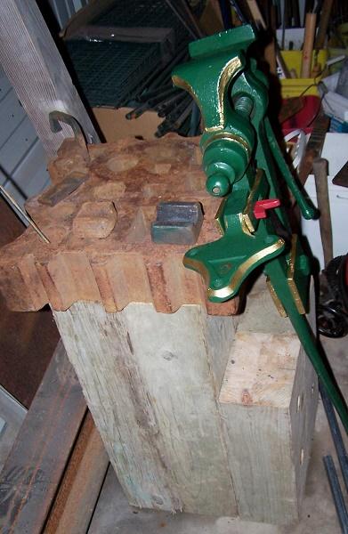1271057925_Swageblockandlegvise.jpg.039762ed1bc1869d078ad1f8d353f504.jpg
