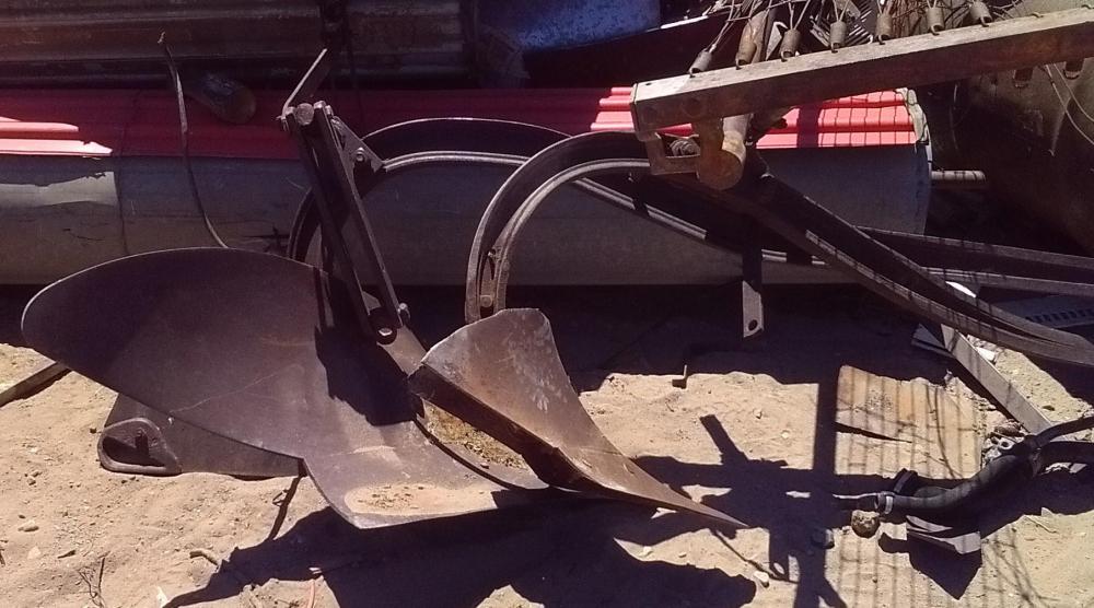 plows.thumb.JPG.f0588dad8df6b70acb944d83c955e378.JPG