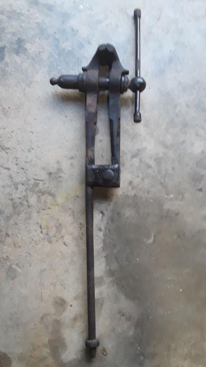 Post vise_resized.jpg