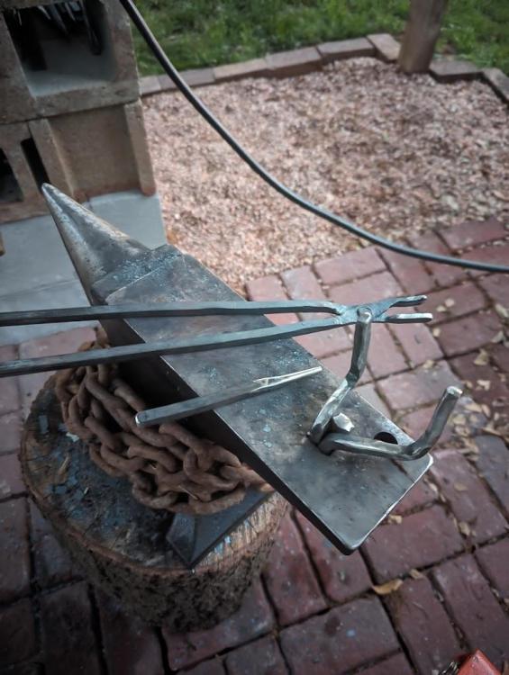 tongs.jpg