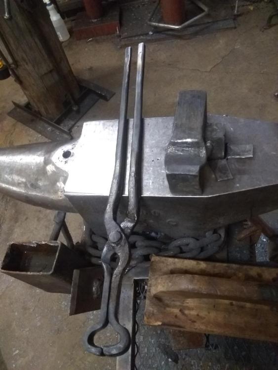 tongs2.thumb.jpg.62fef2b204d6ed84ba351b5761f269d0.jpg