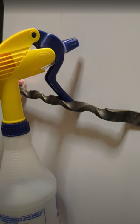 spraybottlerack.png